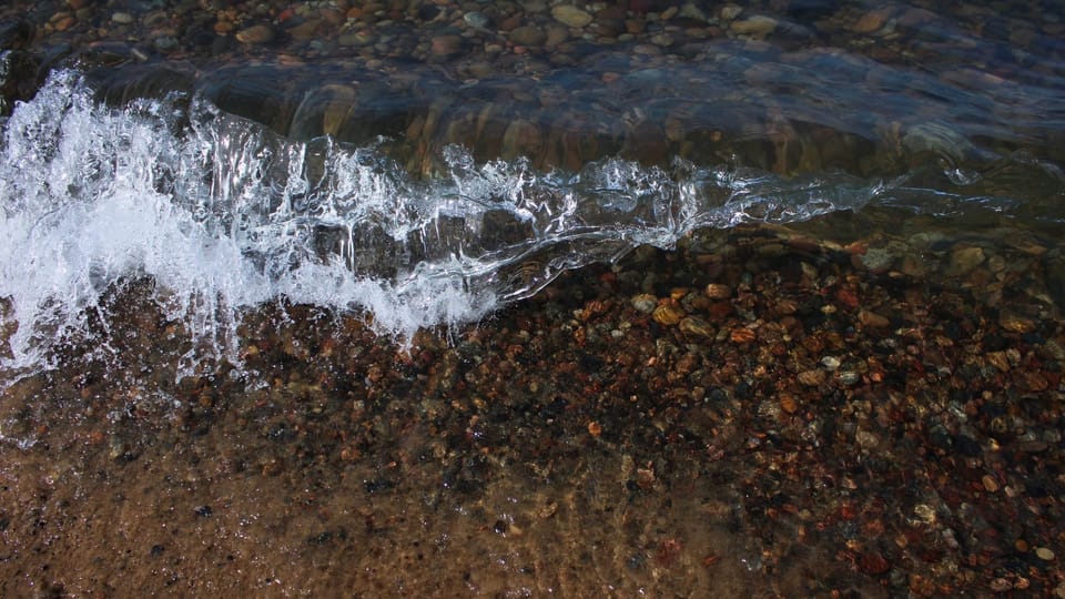 Waves, a gallery poem